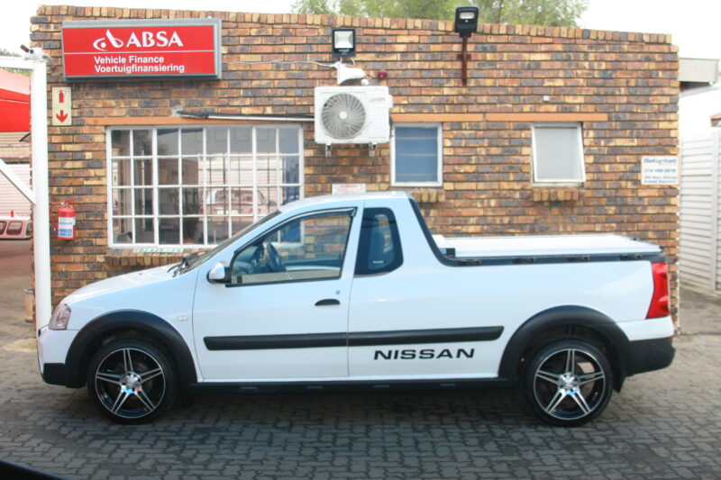 2012 NISSAN NP200 1.6 PETROL - MANY EXTRAS - Image 11