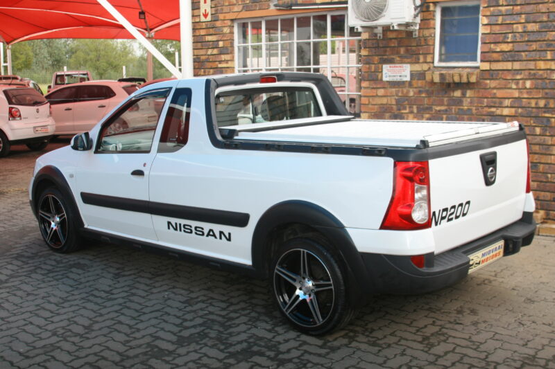 2012 NISSAN NP200 1.6 PETROL - MANY EXTRAS - Image 10
