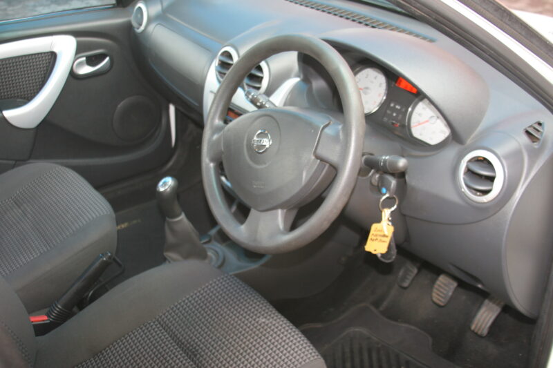 2012 NISSAN NP200 1.6 PETROL - MANY EXTRAS - Image 5